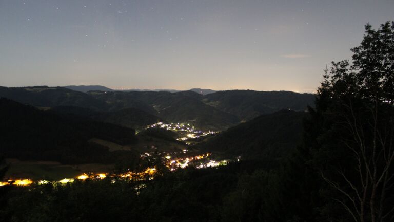 Dieses Bild zeigt eine Webcam-Aufnahme vom Achertal, aufgenommen am Sonntag, den 05.07.2026 um 02:40 Uhr. Die Temperatur betrug 17.7°C.
