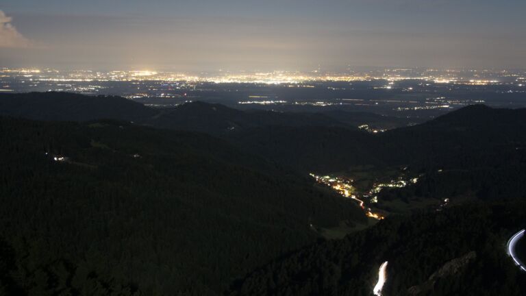 Dieses Bild zeigt eine Webcam-Aufnahme vom Achertal, aufgenommen am Mittwoch, den 10.09.2025 um 22:30 Uhr. Die Temperatur betrug 12.2°C.