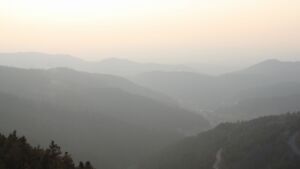 Dieses Bild zeigt eine Webcam-Aufnahme vom Achertal, aufgenommen am Sonntag, den 22.03.2026 um 18:00 Uhr. Die Temperatur betrug 6.1°C.