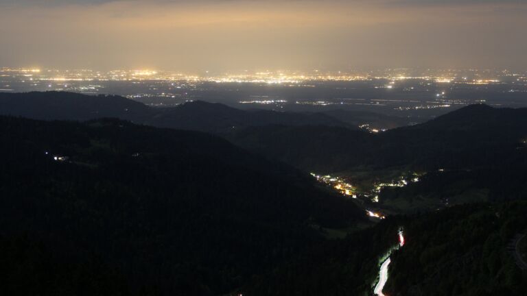 Dieses Bild zeigt eine Webcam-Aufnahme vom Achertal, aufgenommen am Mittwoch, den 07.05.2025 um 22:40 Uhr. Die Temperatur betrug 5.1°C.