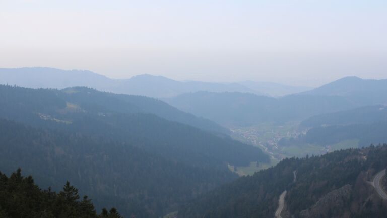 Dieses Bild zeigt eine Webcam-Aufnahme vom Achertal, aufgenommen am Montag, den 23.03.2026 um 12:50 Uhr. Die Temperatur betrug 7.6°C.