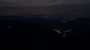 Dieses Bild zeigt eine Webcam-Aufnahme vom Achertal, aufgenommen am Sonntag, den 08.03.2026 um 19:20 Uhr. Die Temperatur betrug 9.2°C.