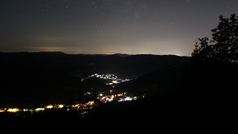 Dieses Bild zeigt eine Webcam-Aufnahme vom Achertal, aufgenommen am Mittwoch, den 22.07.2026 um 03:00 Uhr. Die Temperatur betrug 14°C.