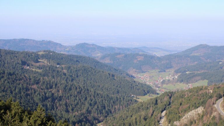 Dieses Bild zeigt eine Webcam-Aufnahme vom Achertal, aufgenommen am Freitag, den 20.03.2026 um 09:20 Uhr. Die Temperatur betrug 5.6°C.