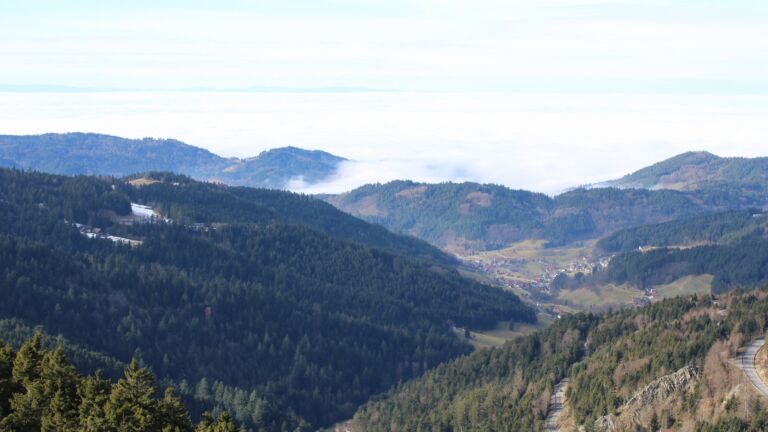 Dieses Bild zeigt eine Webcam-Aufnahme vom Achertal, aufgenommen am Donnerstag, den 05.02.2026 um 12:40 Uhr. Die Temperatur betrug 6.9°C.