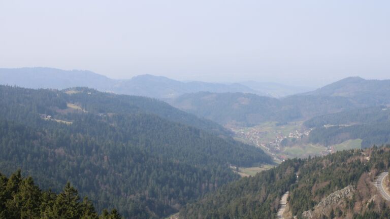 Dieses Bild zeigt eine Webcam-Aufnahme vom Achertal, aufgenommen am Montag, den 09.03.2026 um 11:50 Uhr. Die Temperatur betrug 11.9°C.