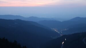 Dieses Bild zeigt eine Webcam-Aufnahme vom Achertal, aufgenommen am Sonntag, den 08.03.2026 um 19:00 Uhr. Die Temperatur betrug 9.4°C.