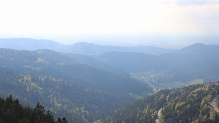 Dieses Bild zeigt eine Webcam-Aufnahme vom Achertal, aufgenommen am Dienstag, den 21.04.2026 um 17:50 Uhr. Die Temperatur betrug 5.1°C.