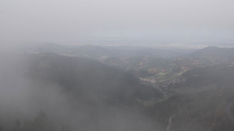 Dieses Bild zeigt eine Webcam-Aufnahme vom Achertal, aufgenommen am Donnerstag, den 30.10.2025 um 12:00 Uhr. Die Temperatur betrug 4.9°C.