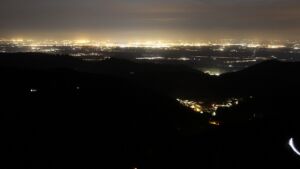 Dieses Bild zeigt eine Webcam-Aufnahme vom Achertal, aufgenommen am Donnerstag, den 09.04.2026 um 21:40 Uhr. Die Temperatur betrug 12.6°C.