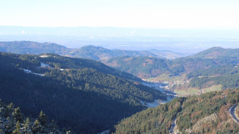 Dieses Bild zeigt eine Webcam-Aufnahme vom Achertal, aufgenommen am Dienstag, den 18.11.2025 um 10:30 Uhr. Die Temperatur betrug 2.4°C.