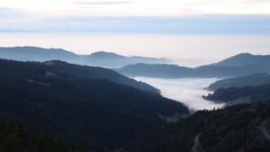 Dieses Bild zeigt eine Webcam-Aufnahme vom Achertal, aufgenommen am Mittwoch, den 03.12.2025 um 17:00 Uhr. Die Temperatur betrug 4.9°C.