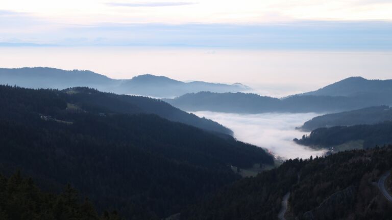 Dieses Bild zeigt eine Webcam-Aufnahme vom Achertal, aufgenommen am Mittwoch, den 03.12.2025 um 17:00 Uhr. Die Temperatur betrug 4.9°C.