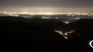 Dieses Bild zeigt eine Webcam-Aufnahme vom Achertal, aufgenommen am Donnerstag, den 12.03.2026 um 20:30 Uhr. Die Temperatur betrug 3.9°C.