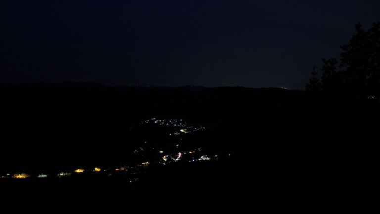 Dieses Bild zeigt eine Webcam-Aufnahme vom Achertal, aufgenommen am Dienstag, den 14.07.2026 um 04:10 Uhr. Die Temperatur betrug 25.7°C.