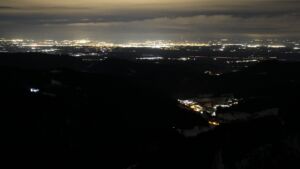 Dieses Bild zeigt eine Webcam-Aufnahme vom Achertal, aufgenommen am Dienstag, den 13.01.2026 um 04:30 Uhr. Die Temperatur betrug 3.6°C.