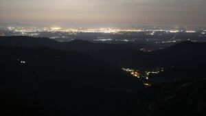 Dieses Bild zeigt eine Webcam-Aufnahme vom Achertal, aufgenommen am Montag, den 27.04.2026 um 03:30 Uhr. Die Temperatur betrug 9.6°C.