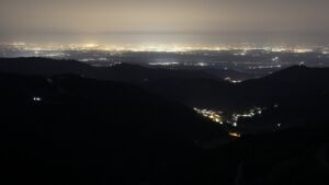 Dieses Bild zeigt eine Webcam-Aufnahme vom Achertal, aufgenommen am Donnerstag, den 05.03.2026 um 22:00 Uhr. Die Temperatur betrug 8.8°C.