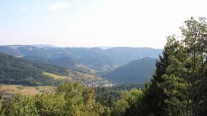 Dieses Bild zeigt eine Webcam-Aufnahme vom Achertal, aufgenommen am Samstag, den 15.08.2026 um 18:40 Uhr. Die Temperatur betrug 32.8°C.