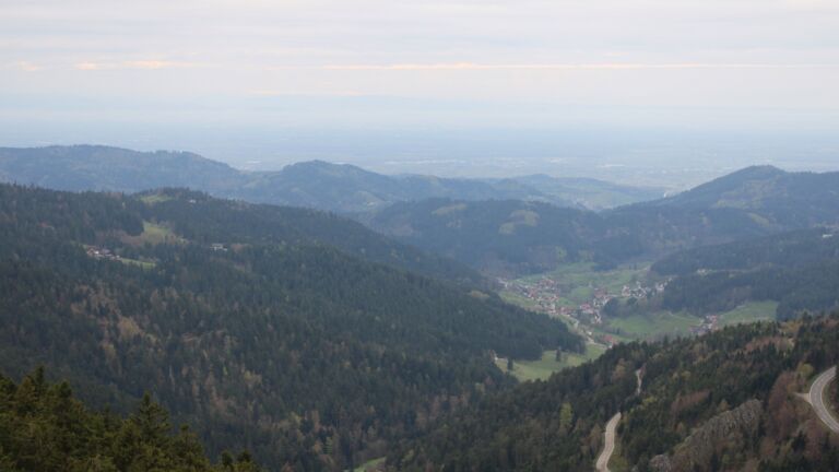 Dieses Bild zeigt eine Webcam-Aufnahme vom Achertal, aufgenommen am Donnerstag, den 16.04.2026 um 08:00 Uhr. Die Temperatur betrug 7.6°C.