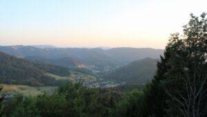 Dieses Bild zeigt eine Webcam-Aufnahme vom Achertal, aufgenommen am Mittwoch, den 29.07.2026 um 20:40 Uhr. Die Temperatur betrug 29.9°C.