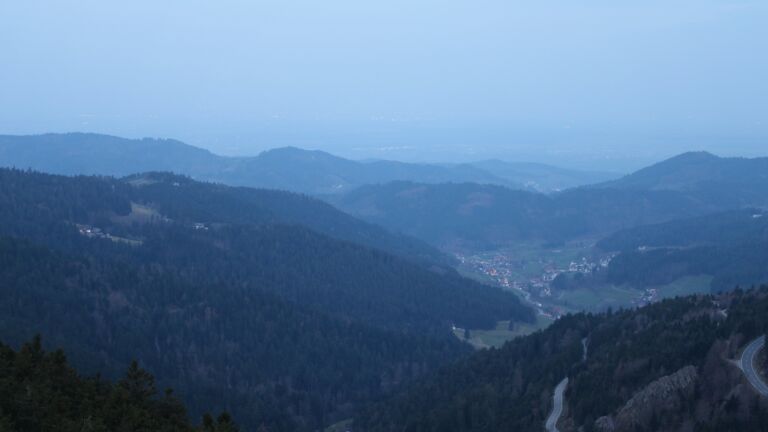 Dieses Bild zeigt eine Webcam-Aufnahme vom Achertal, aufgenommen am Samstag, den 21.03.2026 um 06:10 Uhr. Die Temperatur betrug 4.4°C.