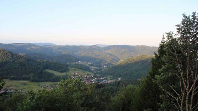 Dieses Bild zeigt eine Webcam-Aufnahme vom Achertal, aufgenommen am Montag, den 20.07.2026 um 06:40 Uhr. Die Temperatur betrug 12.9°C.