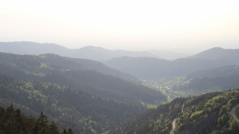 Dieses Bild zeigt eine Webcam-Aufnahme vom Achertal, aufgenommen am Freitag, den 02.05.2025 um 19:10 Uhr. Die Temperatur betrug 19.4°C.