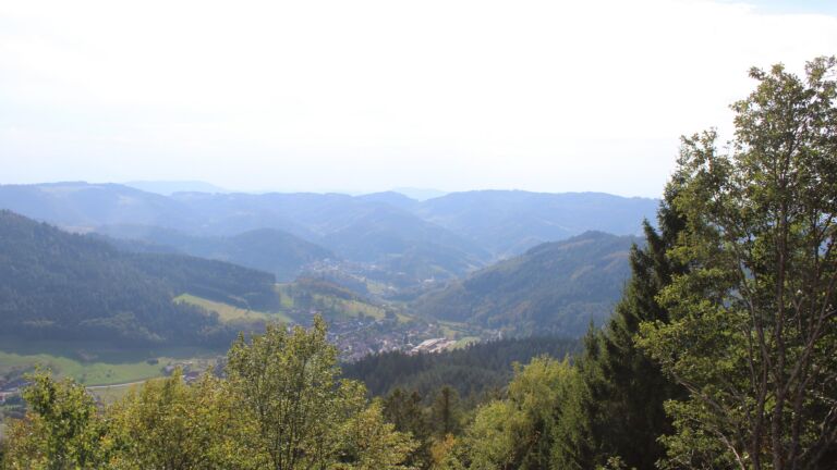 Dieses Bild zeigt eine Webcam-Aufnahme vom Achertal, aufgenommen am Mittwoch, den 07.10.2026 um 15:20 Uhr. Die Temperatur betrug 23.2°C.