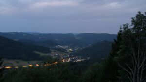 Dieses Bild zeigt eine Webcam-Aufnahme vom Achertal, aufgenommen am Montag, den 03.08.2026 um 05:20 Uhr. Die Temperatur betrug 25.5°C.