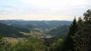 Dieses Bild zeigt eine Webcam-Aufnahme vom Achertal, aufgenommen am Montag, den 24.08.2026 um 19:20 Uhr. Die Temperatur betrug 18.4°C.