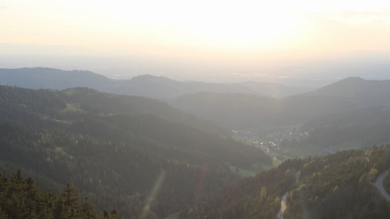 Dieses Bild zeigt eine Webcam-Aufnahme vom Achertal, aufgenommen am Freitag, den 17.04.2026 um 19:40 Uhr. Die Temperatur betrug 13.2°C.