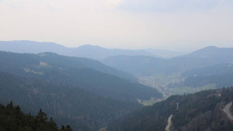 Dieses Bild zeigt eine Webcam-Aufnahme vom Achertal, aufgenommen am Samstag, den 21.03.2026 um 14:10 Uhr. Die Temperatur betrug 5.6°C.