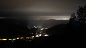 Dieses Bild zeigt eine Webcam-Aufnahme vom Achertal, aufgenommen am Samstag, den 10.10.2026 um 03:30 Uhr. Die Temperatur betrug 8.4°C.