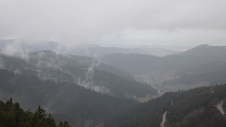 Dieses Bild zeigt eine Webcam-Aufnahme vom Achertal, aufgenommen am Sonntag, den 30.11.2025 um 10:30 Uhr. Die Temperatur betrug 3°C.