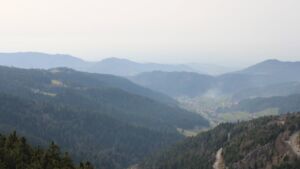 Dieses Bild zeigt eine Webcam-Aufnahme vom Achertal, aufgenommen am Freitag, den 06.03.2026 um 14:50 Uhr. Die Temperatur betrug 14.9°C.