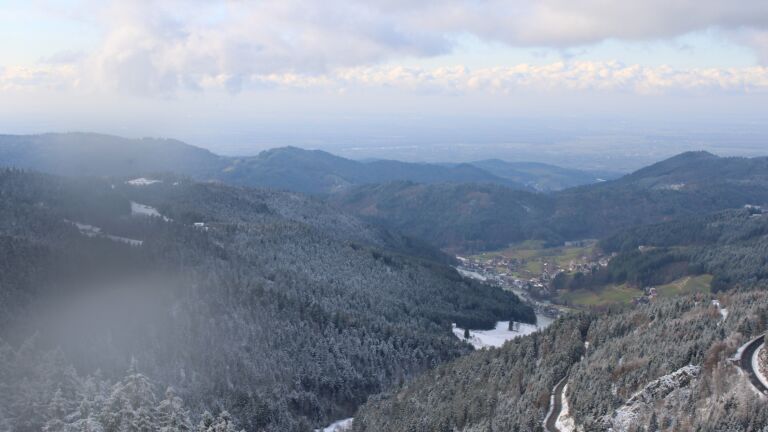 Dieses Bild zeigt eine Webcam-Aufnahme vom Achertal, aufgenommen am Freitag, den 21.11.2025 um 13:50 Uhr. Die Temperatur betrug -4.8°C.