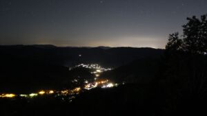Dieses Bild zeigt eine Webcam-Aufnahme vom Achertal, aufgenommen am Dienstag, den 06.10.2026 um 04:00 Uhr. Die Temperatur betrug 15.9°C.