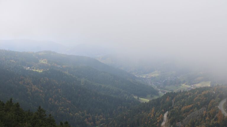 Dieses Bild zeigt eine Webcam-Aufnahme vom Achertal, aufgenommen am Montag, den 13.10.2025 um 15:20 Uhr. Die Temperatur betrug 7.2°C.