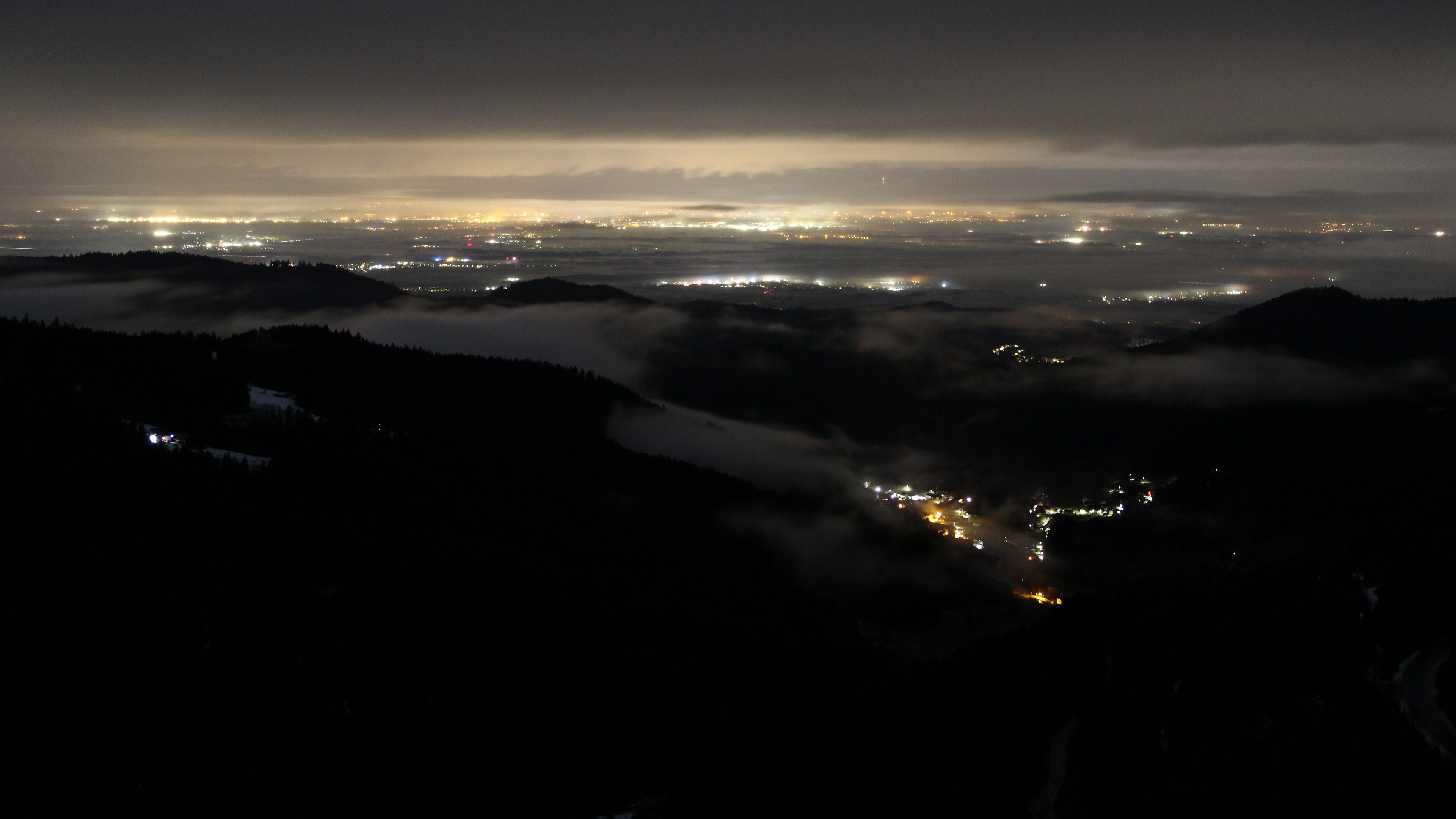 Dieses Bild zeigt eine Webcam-Aufnahme vom Achertal, aufgenommen am Mittwoch, den 28.01.2026 um 01:00 Uhr. Die Temperatur betrug 3.2°C.