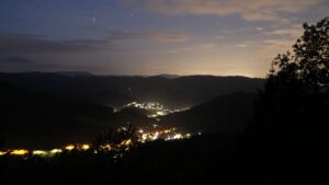 Dieses Bild zeigt eine Webcam-Aufnahme vom Achertal, aufgenommen am Donnerstag, den 21.05.2026 um 04:00 Uhr. Die Temperatur betrug 10.6°C.