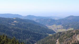 Dieses Bild zeigt eine Webcam-Aufnahme vom Achertal, aufgenommen am Donnerstag, den 26.02.2026 um 13:40 Uhr. Die Temperatur betrug 12.7°C.