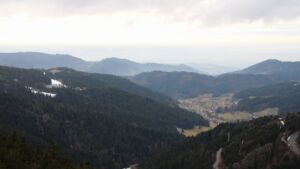 Dieses Bild zeigt eine Webcam-Aufnahme vom Achertal, aufgenommen am Sonntag, den 01.02.2026 um 16:00 Uhr. Die Temperatur betrug 4.1°C.