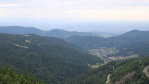 Dieses Bild zeigt eine Webcam-Aufnahme vom Achertal, aufgenommen am Montag, den 23.06.2025 um 17:20 Uhr. Die Temperatur betrug 17.2°C.