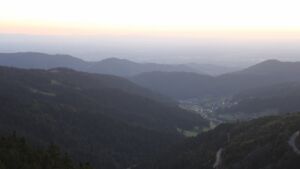 Dieses Bild zeigt eine Webcam-Aufnahme vom Achertal, aufgenommen am Montag, den 25.08.2025 um 20:40 Uhr. Die Temperatur betrug 16.6°C.