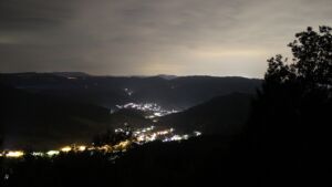 Dieses Bild zeigt eine Webcam-Aufnahme vom Achertal, aufgenommen am Montag, den 17.08.2026 um 22:20 Uhr. Die Temperatur betrug 18.6°C.