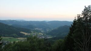 Dieses Bild zeigt eine Webcam-Aufnahme vom Achertal, aufgenommen am Mittwoch, den 24.06.2026 um 21:40 Uhr. Die Temperatur betrug 27.1°C.