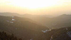 Dieses Bild zeigt eine Webcam-Aufnahme vom Achertal, aufgenommen am Donnerstag, den 02.04.2026 um 19:30 Uhr. Die Temperatur betrug 5.8°C.