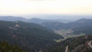 Dieses Bild zeigt eine Webcam-Aufnahme vom Achertal, aufgenommen am Sonntag, den 05.04.2026 um 18:20 Uhr. Die Temperatur betrug 8.8°C.