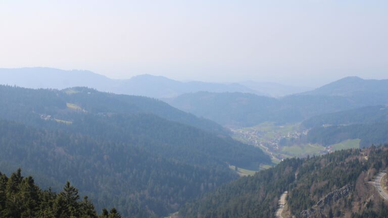 Dieses Bild zeigt eine Webcam-Aufnahme vom Achertal, aufgenommen am Sonntag, den 22.03.2026 um 14:10 Uhr. Die Temperatur betrug 7.1°C.